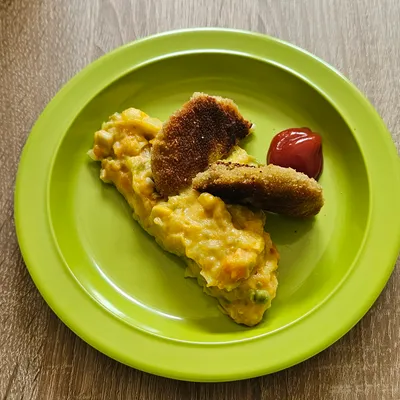 Mittagessen mit Gemüse und Panaden – täglich frisch gekocht und kindgerecht